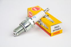 Свеча зажигания 4T BPR8ES NGK Свеча зажигания 4T BPR8ES NGK